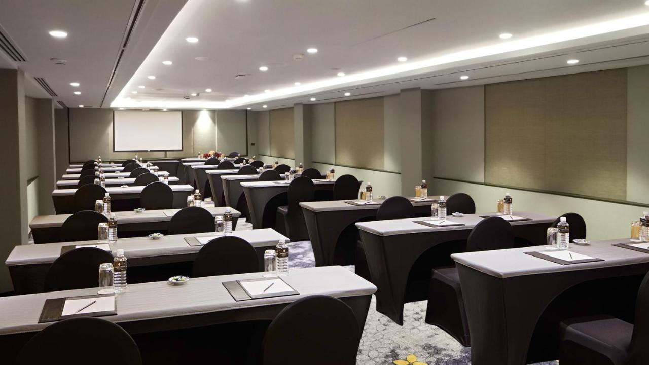 Holiday Inn Bangkok, an IHG Hotel Bagian luar foto